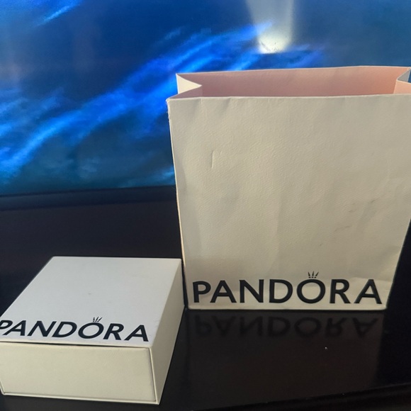 Pandora Moments Marvel Spider-Man Mask Clasp Bangle Bracelet - Picture 5 of 5